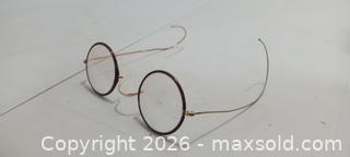 MaxSold Auction: Vintage Round Wire-Frame Pince-Nez Eyeglasses, Gold-Tone - Ottawa (Ontario, Canada) SELLER MANAGED Downsizing Online Auction - Sarsfield Road