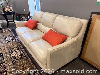 MaxSold Auction: La-Z-Boy 3-Seater Leather Sofa D - Whitchurch-Stouffville (Ontario, Canada) Downsizing Online Auction - Grayfield Drive