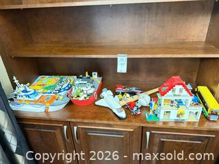 MaxSold Auction: LEGO Lot with Multiple Minifigures And More B - Whitchurch-Stouffville (Ontario, Canada) Downsizing Online Auction - Grayfield Drive