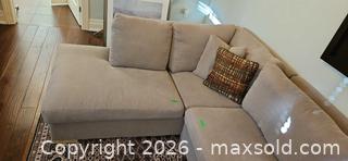 MaxSold Auction: Sectional Couch D - Whitchurch-Stouffville (Ontario, Canada) Downsizing Online Auction - Grayfield Drive