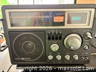 MaxSold Auction: General Electric Portable Shortwave AM/FM Radio Receiver - San Diego (California, USA) SELLER MANAGED Reseller Online Auction - Miramar Road