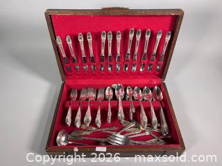 MaxSold Auction: 1847 ROGERS BROS. 'Old Colony' Pattern Silver Plate Cutlery - Toronto (Ontario, Canada) SELLER MANAGED Reseller Online Auction - Chesswood Drive