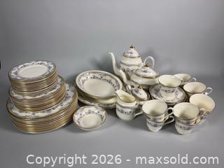 MaxSold Auction: MINTON “Avonlea” Pattern China - Toronto (Ontario, Canada) SELLER MANAGED Reseller Online Auction - Chesswood Drive