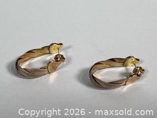 MaxSold Auction: STERLING SILVER with GOLD PLATE Herringbone Bracelet And Earrings - Toronto (Ontario, Canada) SELLER MANAGED Reseller Online Auction - Chesswood Drive
