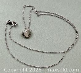 MaxSold Auction: (2) 925 Silver Necklaces (Tahitian Pearl & Herat Pendant)  - Marked  - Toronto (Ontario, Canada) PARTNER MANAGED Reseller Online Auction - Queen Street West