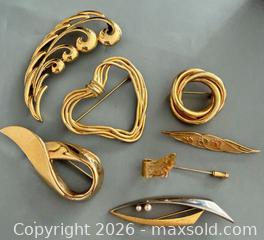 MaxSold Auction: (7) Vintage Costume Jewelry Brooches & Pin - Toronto (Ontario, Canada) PARTNER MANAGED Reseller Online Auction - Queen Street West