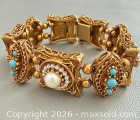 MaxSold Auction: * RARE * Vintage Signed Gold Tone Faux Pearls Turquoise Designer Bracelet By ART (Arthur Pepper) - Toronto (Ontario, Canada) PARTNER MANAGED Reseller Online Auction - Queen Street West