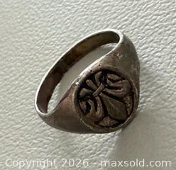 MaxSold Auction: Vintage Medieval Fleur de Lis Silver Ring - Toronto (Ontario, Canada) PARTNER MANAGED Reseller Online Auction - Queen Street West
