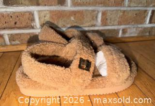 MaxSold Auction: New Steve Madden size 9 Mona Sherpa sandals  - Warwick Township (Pennsylvania, USA) SELLER MANAGED Estate Sale Online Auction -  Crocker Lane
