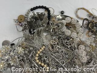 MaxSold Auction: Grab Bag Mystery Lot of Costume Jewelry - Campbell (California, USA) PARTNER MANAGED Estate Sale Online Auction - Dell Avenue