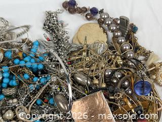 MaxSold Auction: Grab Bag Mystery Lot of Costume Jewelry - Campbell (California, USA) PARTNER MANAGED Estate Sale Online Auction - Dell Avenue