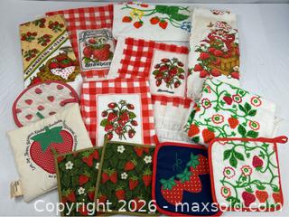 MaxSold Auction: Vintage and Other Strawberry Themed Kitchen Towels and Hot Pads - Campbell (California, USA) PARTNER MANAGED Estate Sale Online Auction - Dell Avenue