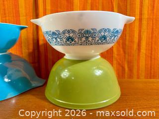 MaxSold Auction: VIntage PYREX Mixing Bowls - Hamilton (Ontario, Canada) SELLER MANAGED Estate Sale Online Auction - Gertrude Street