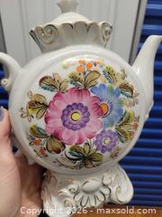 MaxSold Auction: Vintage Ukranian Porcelain Teapot, Hand-Painted Floral - Hamilton (Ontario, Canada) SELLER MANAGED Reseller Online Auction - East Avenue North