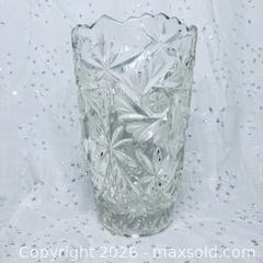 MaxSold Auction: 10” Heavy Crystal Vase – Deep Starburst Pattern – Brilliant Clarity - St. Catharines (Ontario, Canada) SELLER MANAGED Reseller Online Auction - Winfield Court