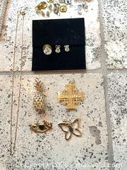 MaxSold Auction: Mixed Jewelry and Watches Lot, Approximately 16–30 Pieces - Los Angeles (California, USA) PARTNER MANAGED Estate Sale Online Auction - Thurston Circle