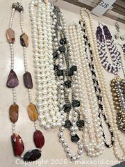 MaxSold Auction: Mixed Lot: 6–10 Necklaces and Brooches/Pins - Los Angeles (California, USA) PARTNER MANAGED Estate Sale Online Auction - Thurston Circle