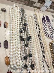 MaxSold Auction: Mixed Lot: 6–10 Necklaces and Brooches/Pins - Los Angeles (California, USA) PARTNER MANAGED Estate Sale Online Auction - Thurston Circle