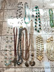 MaxSold Auction: Mixed Sterling Jewelry Lot, 16–30 Pieces, Multi-Color - Los Angeles (California, USA) PARTNER MANAGED Estate Sale Online Auction - Thurston Circle