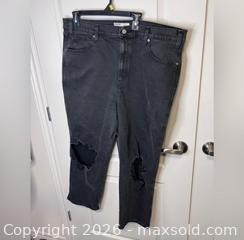 MaxSold Auction: Levis Signature Heritage High-Rise Straight Jeans - Size 22 - Ottawa (Ontario, Canada) SELLER MANAGED Downsizing Online Auction - Darvoy Mews