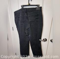 MaxSold Auction: Levis Signature Heritage High-Rise Straight Jeans - Size 22 - Ottawa (Ontario, Canada) SELLER MANAGED Downsizing Online Auction - Darvoy Mews