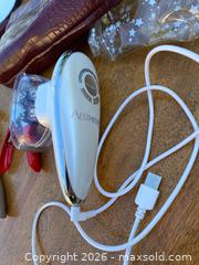 MaxSold Auction: Anti-Cellulite Massager, Make-Up Bags, & More!  - Thousand Oaks (California, USA) PARTNER MANAGED Estate Sale Online Auction - Camino Roberto