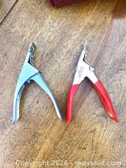 MaxSold Auction: Anti-Cellulite Massager, Make-Up Bags, & More!  - Thousand Oaks (California, USA) PARTNER MANAGED Estate Sale Online Auction - Camino Roberto