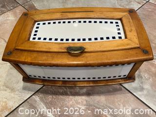 MaxSold Auction: Antique Lunchbox, Coffee Container and Ceramic Dishes - Thousand Oaks (California, USA) PARTNER MANAGED Estate Sale Online Auction - Camino Roberto