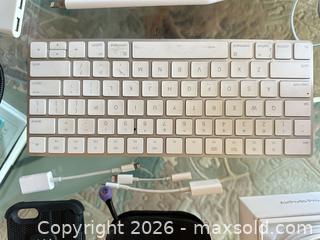 MaxSold Auction: Apple Accessories and More - Thousand Oaks (California, USA) PARTNER MANAGED Estate Sale Online Auction - Camino Roberto