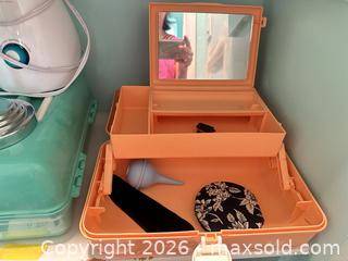 MaxSold Auction: Beauty Accessories and Two Caboodle Storage Sets - Thousand Oaks (California, USA) PARTNER MANAGED Estate Sale Online Auction - Camino Roberto