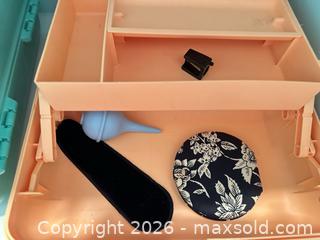 MaxSold Auction: Beauty Accessories and Two Caboodle Storage Sets - Thousand Oaks (California, USA) PARTNER MANAGED Estate Sale Online Auction - Camino Roberto