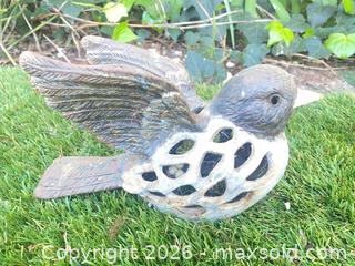 MaxSold Auction: Cast Iron Garden Robin Birds - Thousand Oaks (California, USA) PARTNER MANAGED Estate Sale Online Auction - Camino Roberto