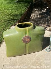 MaxSold Auction: Ceramic Green Vase & Plant Stand - Thousand Oaks (California, USA) PARTNER MANAGED Estate Sale Online Auction - Camino Roberto