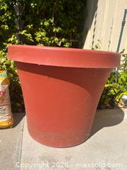 MaxSold Auction: Garden Supplies - Thousand Oaks (California, USA) PARTNER MANAGED Estate Sale Online Auction - Camino Roberto