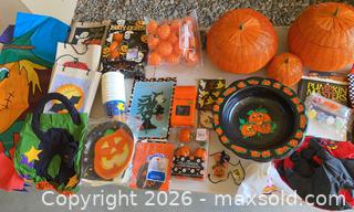 MaxSold Auction: Halloween Decorations  - Thousand Oaks (California, USA) PARTNER MANAGED Estate Sale Online Auction - Camino Roberto