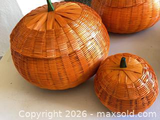 MaxSold Auction: Halloween Decorations  - Thousand Oaks (California, USA) PARTNER MANAGED Estate Sale Online Auction - Camino Roberto