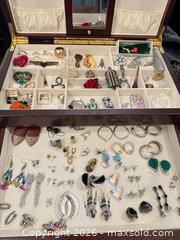 MaxSold Auction: Jewelry Box with Women’s Jewelry  - Thousand Oaks (California, USA) PARTNER MANAGED Estate Sale Online Auction - Camino Roberto