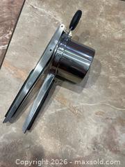 MaxSold Auction: Kitchen Gadgets - Thousand Oaks (California, USA) PARTNER MANAGED Estate Sale Online Auction - Camino Roberto