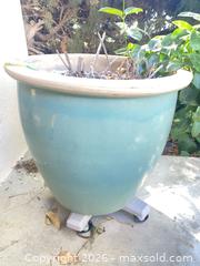 MaxSold Auction: Large Ceramic Pot 19”x 16” - Thousand Oaks (California, USA) PARTNER MANAGED Estate Sale Online Auction - Camino Roberto
