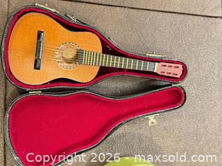 MaxSold Auction: Miniature Guitar Lion Trinket Box and More! - Thousand Oaks (California, USA) PARTNER MANAGED Estate Sale Online Auction - Camino Roberto