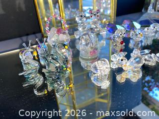 MaxSold Auction: Mirror Glass Mini Curio Cabinet & Crystal and Crystallite Lucite Acrylic Mini Figurines - Thousand Oaks (California, USA) PARTNER MANAGED Estate Sale Online Auction - Camino Roberto