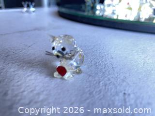 MaxSold Auction: Mirror Glass Mini Curio Cabinet & Crystal and Crystallite Lucite Acrylic Mini Figurines - Thousand Oaks (California, USA) PARTNER MANAGED Estate Sale Online Auction - Camino Roberto