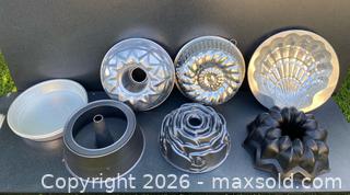 MaxSold Auction: Nordicware Bundt Pans & More! - Thousand Oaks (California, USA) PARTNER MANAGED Estate Sale Online Auction - Camino Roberto