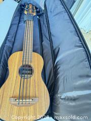 MaxSold Auction: Original U Bass with Case - Thousand Oaks (California, USA) PARTNER MANAGED Estate Sale Online Auction - Camino Roberto