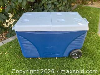 MaxSold Auction: Rubbermaid Blue Wheeled Cooler - Thousand Oaks (California, USA) PARTNER MANAGED Estate Sale Online Auction - Camino Roberto