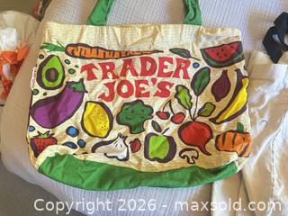 MaxSold Auction: Satchels & Canvas Totes - Thousand Oaks (California, USA) PARTNER MANAGED Estate Sale Online Auction - Camino Roberto