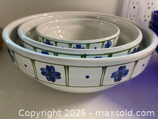 MaxSold Auction: Vintage Blue & White Ceramic & Glass Bowls  - Thousand Oaks (California, USA) PARTNER MANAGED Estate Sale Online Auction - Camino Roberto