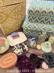 MaxSold Auction: Vintage Collectibles Barrettes Containers More! - Thousand Oaks (California, USA) PARTNER MANAGED Estate Sale Online Auction - Camino Roberto