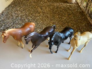 MaxSold Auction: Vintage Large Collection of Breyer Toy Horses - Thousand Oaks (California, USA) PARTNER MANAGED Estate Sale Online Auction - Camino Roberto