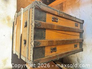 MaxSold Auction: Vintage Large Rolling Trunk  - Thousand Oaks (California, USA) PARTNER MANAGED Estate Sale Online Auction - Camino Roberto